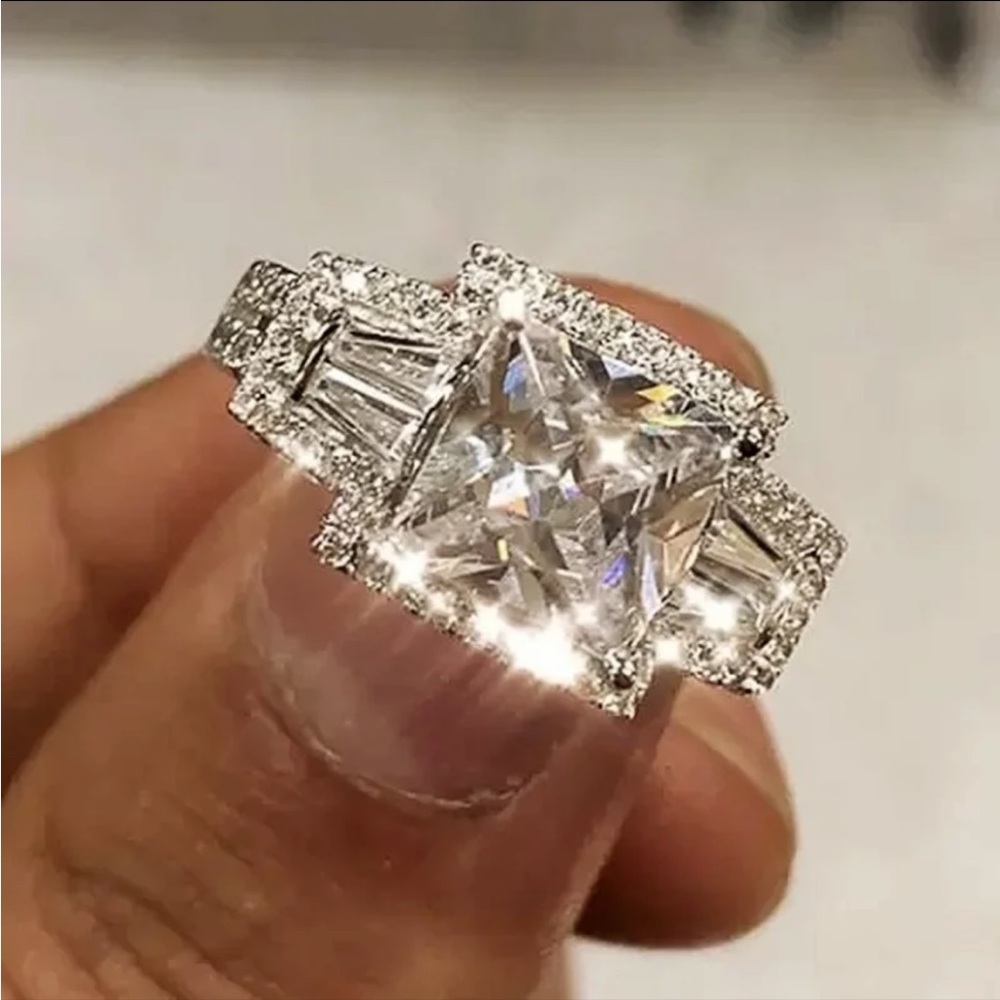 925 STERLING SILVER LUXURY CUT  CUBIC ZIRCON RING - Picture 3 of 4